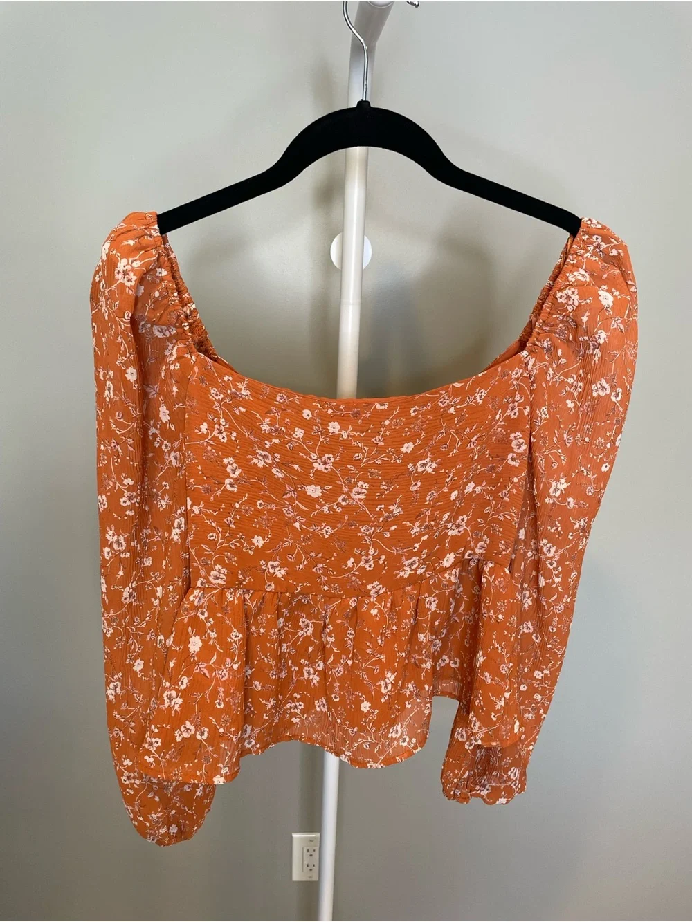Astr The Label Orange Floral Peplum Puff-Sleeve Blouse - Small